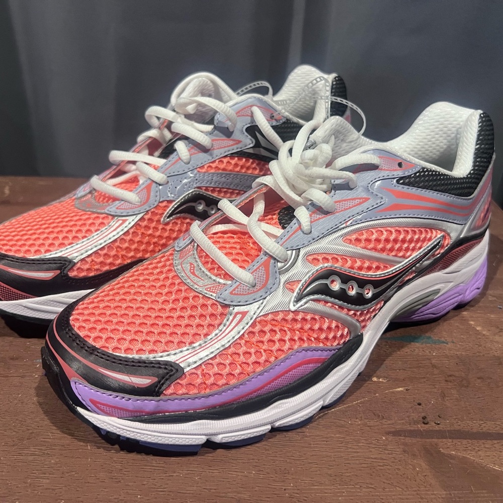 Saucony Women’s Coral Mesh Running Shoes with Purple and White Accents NWOT